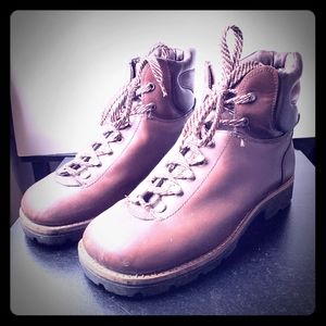 Womens boots vibram sz 10.5